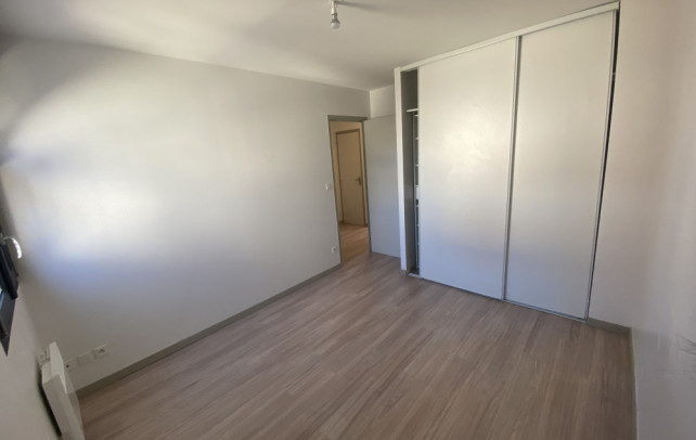 PLACARD PENDERIE/ETAGERES